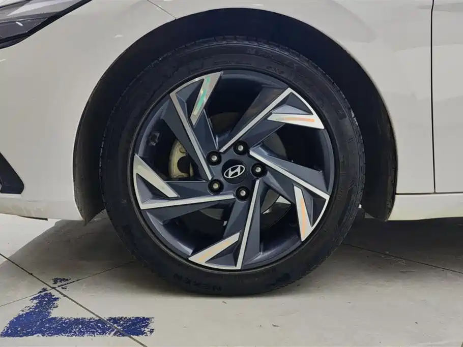 Elantra 1.5 L CVT GLX Elite