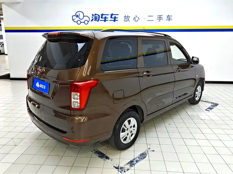 Wuling Hongguang 1.5 L S Standard LAR