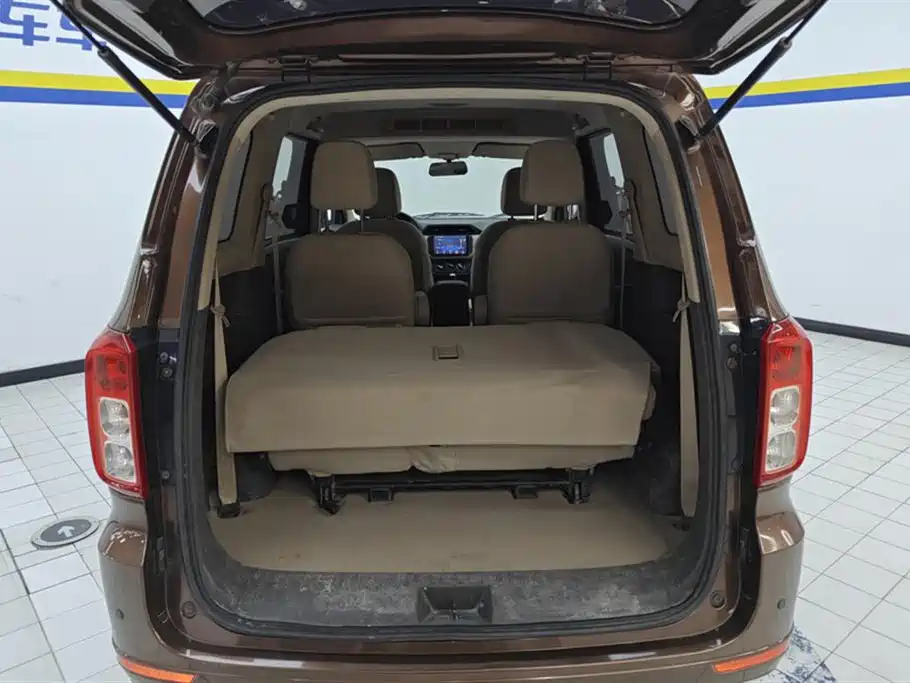 Wuling Hongguang 1.5 L S Standard LAR