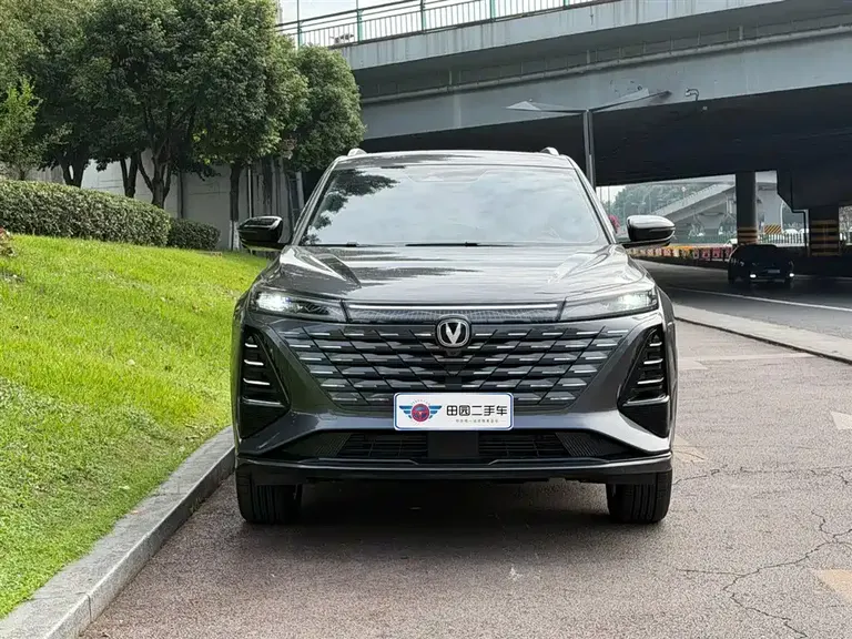 Changan CS75 PLUS Smart Champion 1.5 T New Blue Whale Smart Navigation