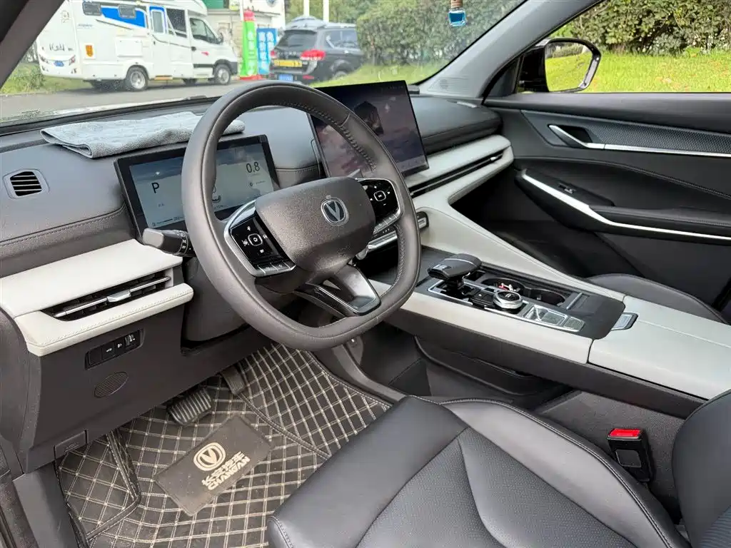 Changan CS75 PLUS Smart Champion 1.5 T New Blue Whale Smart Navigation