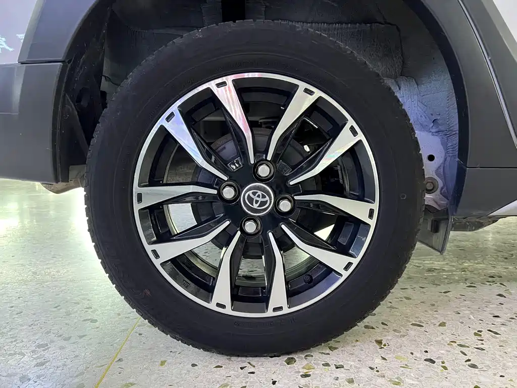YARiS L Zhixuan Zhixuan X 1.5 L CVT Luxury PLUS