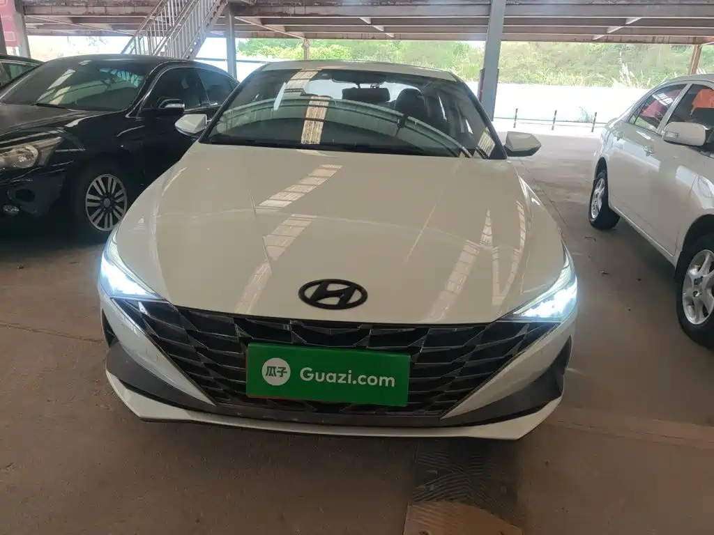 Elantra 1.5 L CVT GLX Elite