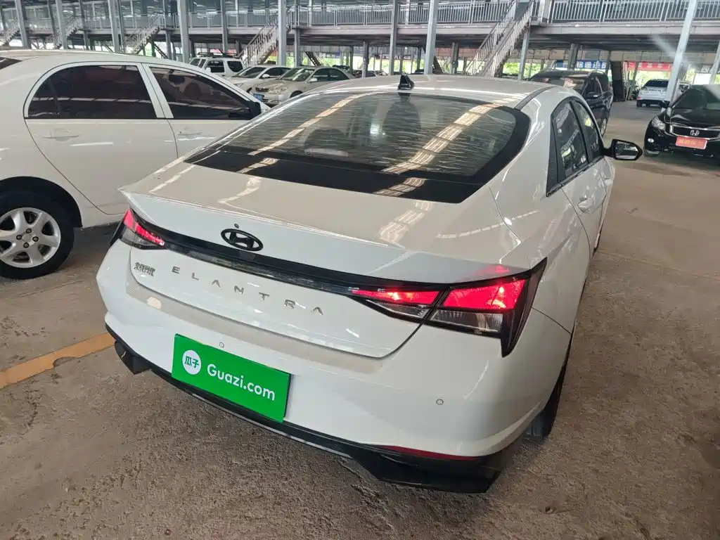 Elantra 1.5 L CVT GLX Elite
