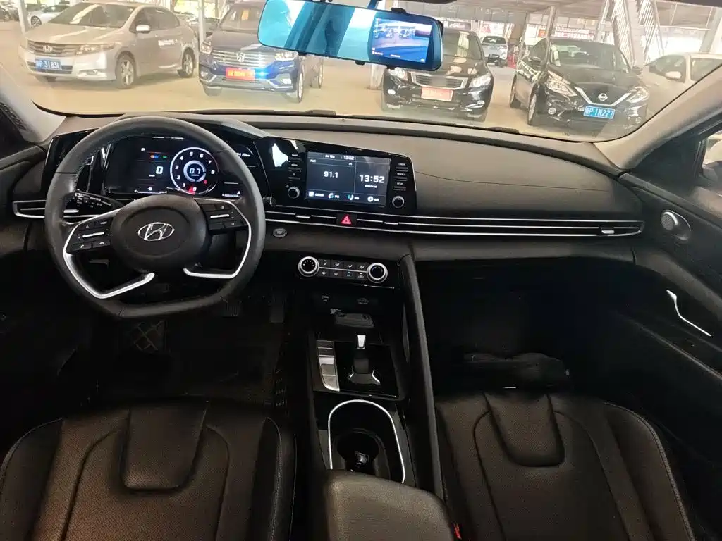 Elantra 1.5 L CVT GLX Elite