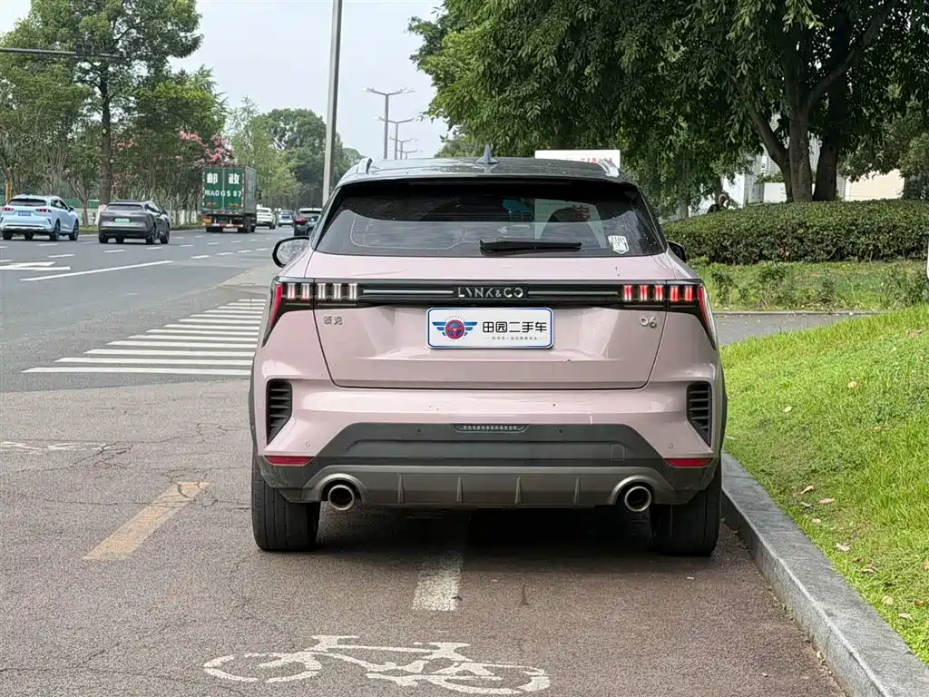 Lynk & Co 06 1.5 T Shero Pink Special Edition