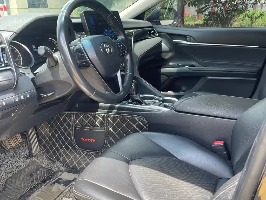 Camry 2.0 G Luxury