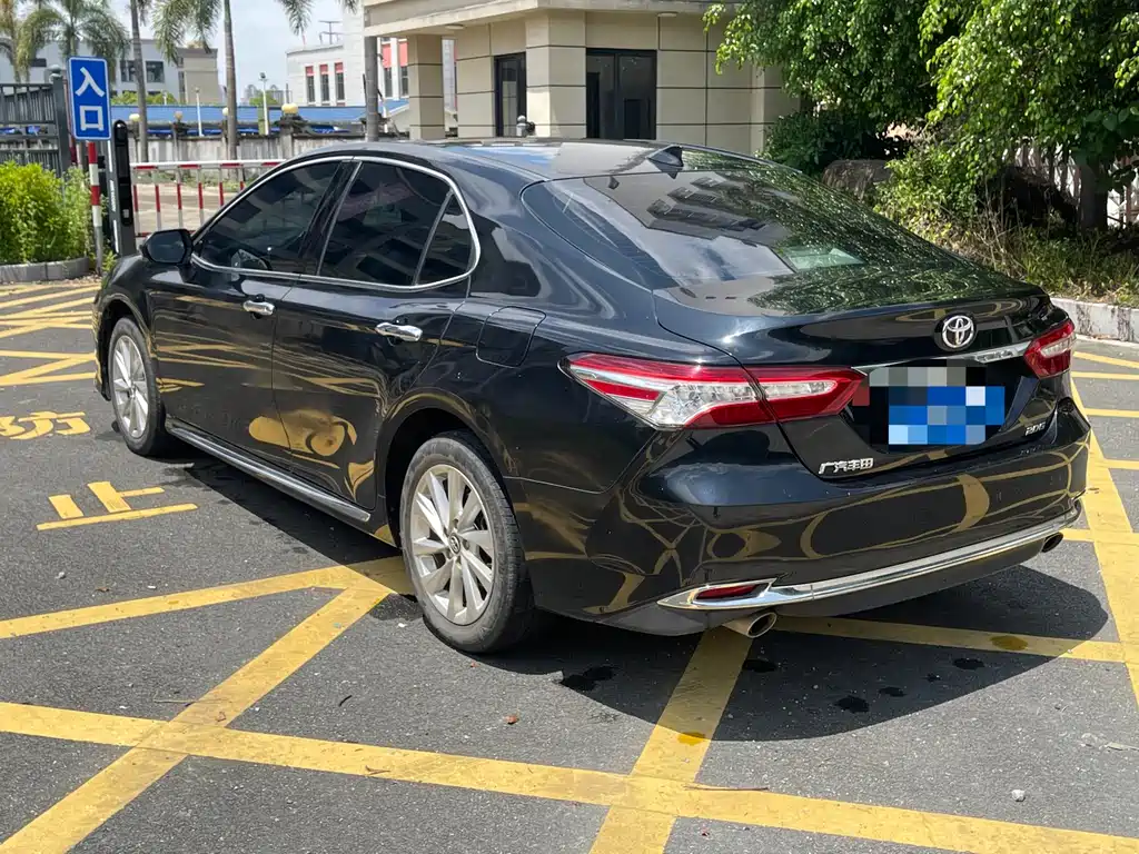 Camry 2.0 G Luxury