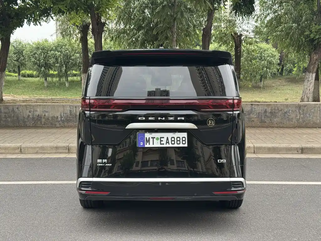 Denza D9 DM-i 970 4 WD Honored