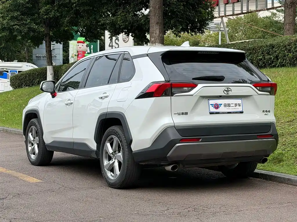 RAV4 2.0 L CVT 4 WD Style Plus