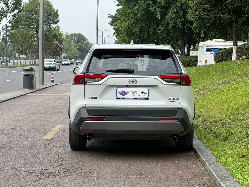 RAV4 2.0 L CVT 4 WD Style Plus