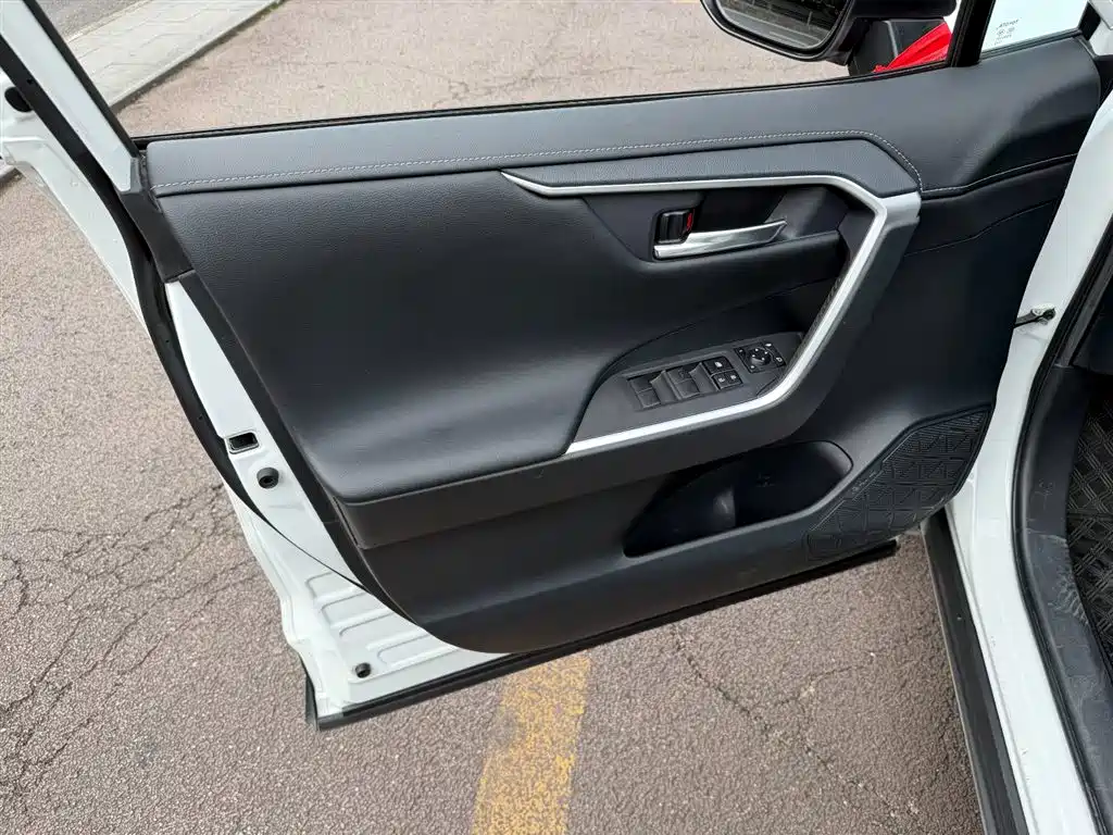 RAV4 2.0 L CVT 4 WD Style Plus