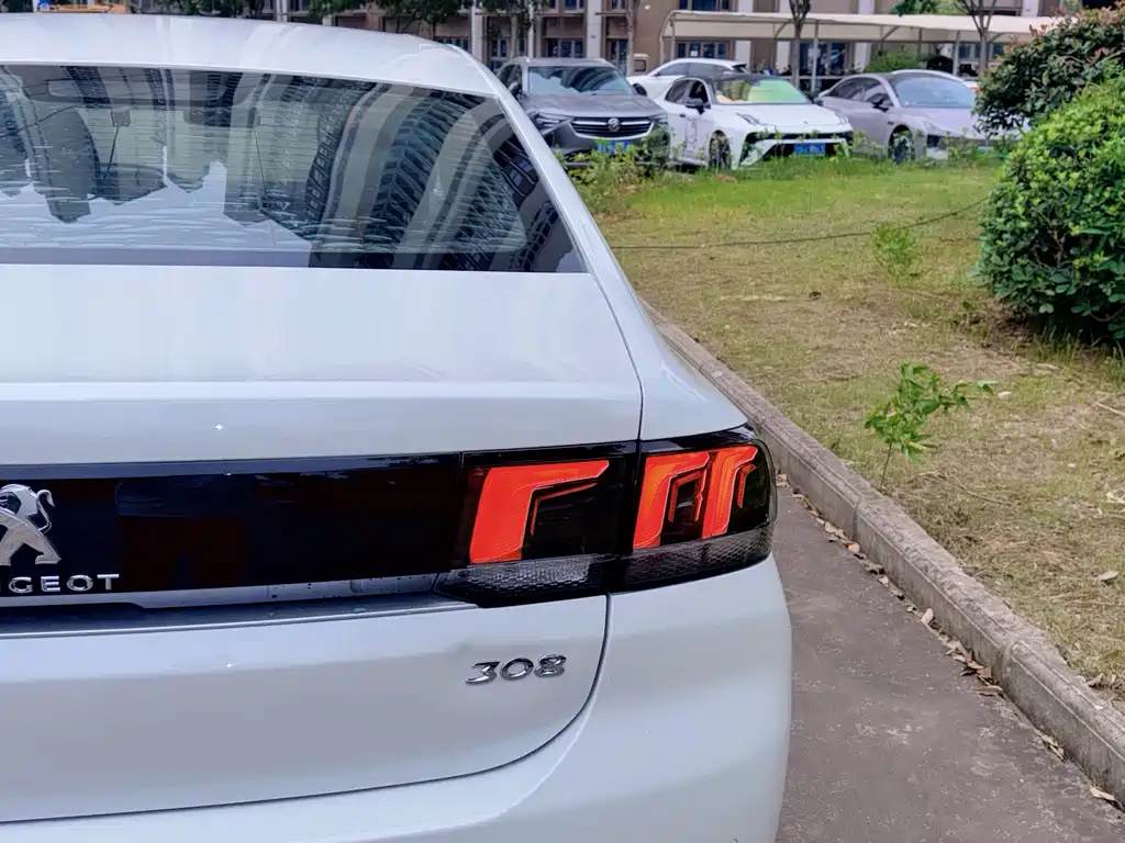 Peugeot 308 1.6 L Auto Luxury