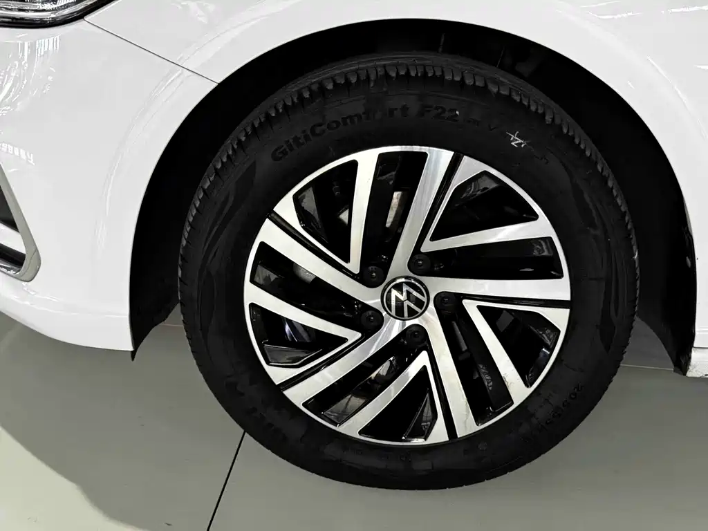 Lavida 1.5 L Auto Manyi