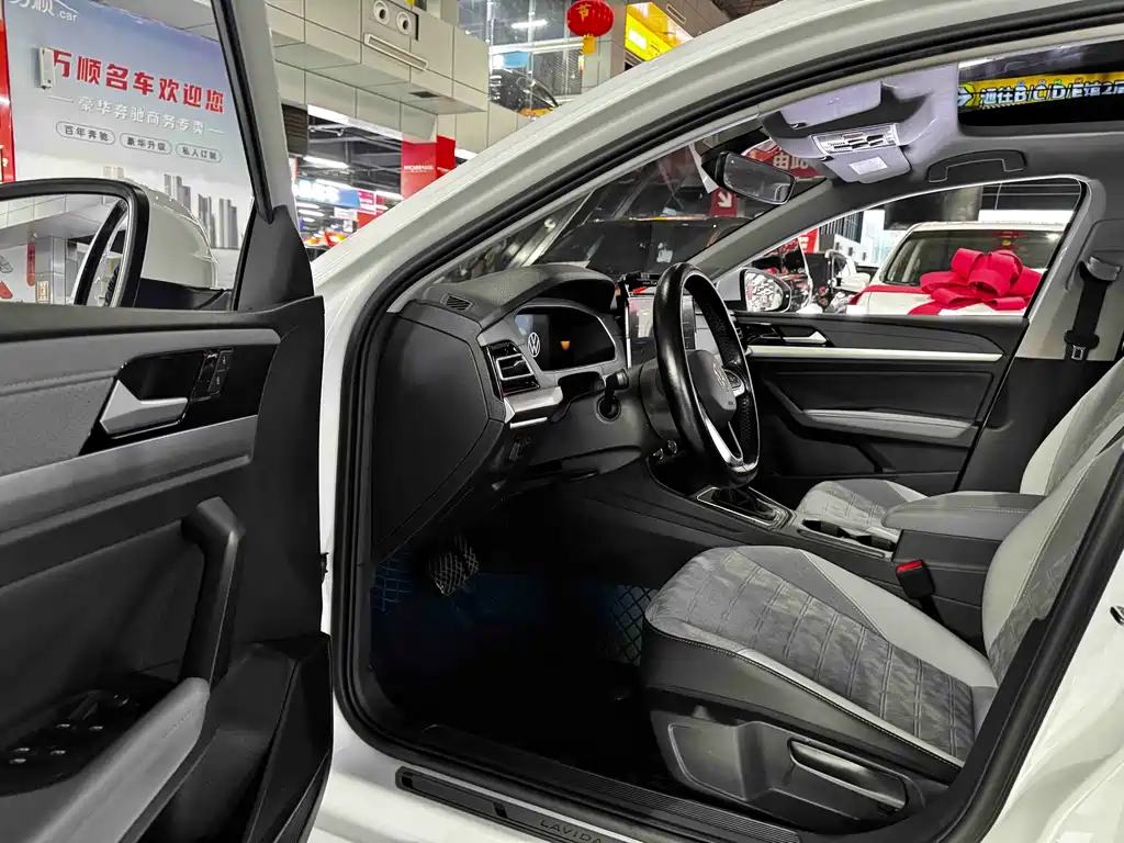 Lavida 1.5 L Auto Manyi