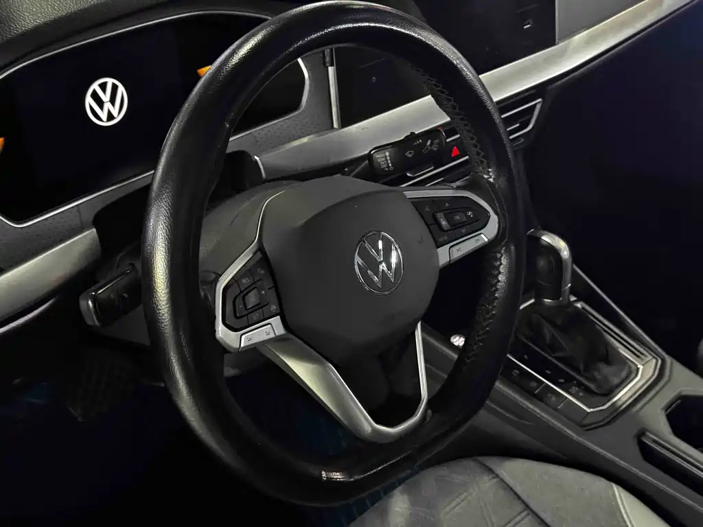 Lavida 1.5 L Auto Manyi