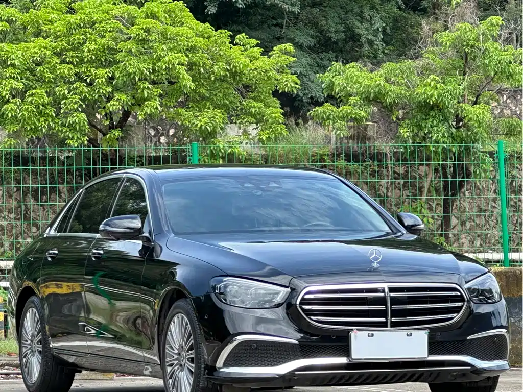 Mercedes-Benz E-Class Facelift E 300 L Distinguished
