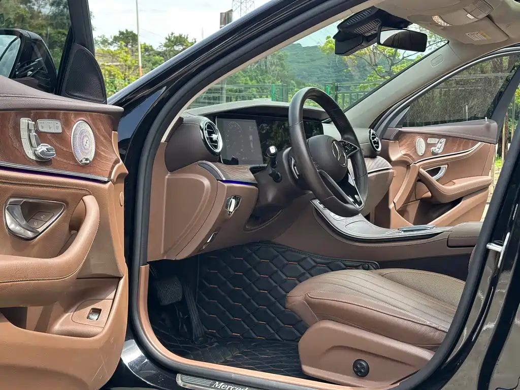 Mercedes-Benz E-Class Facelift E 300 L Distinguished