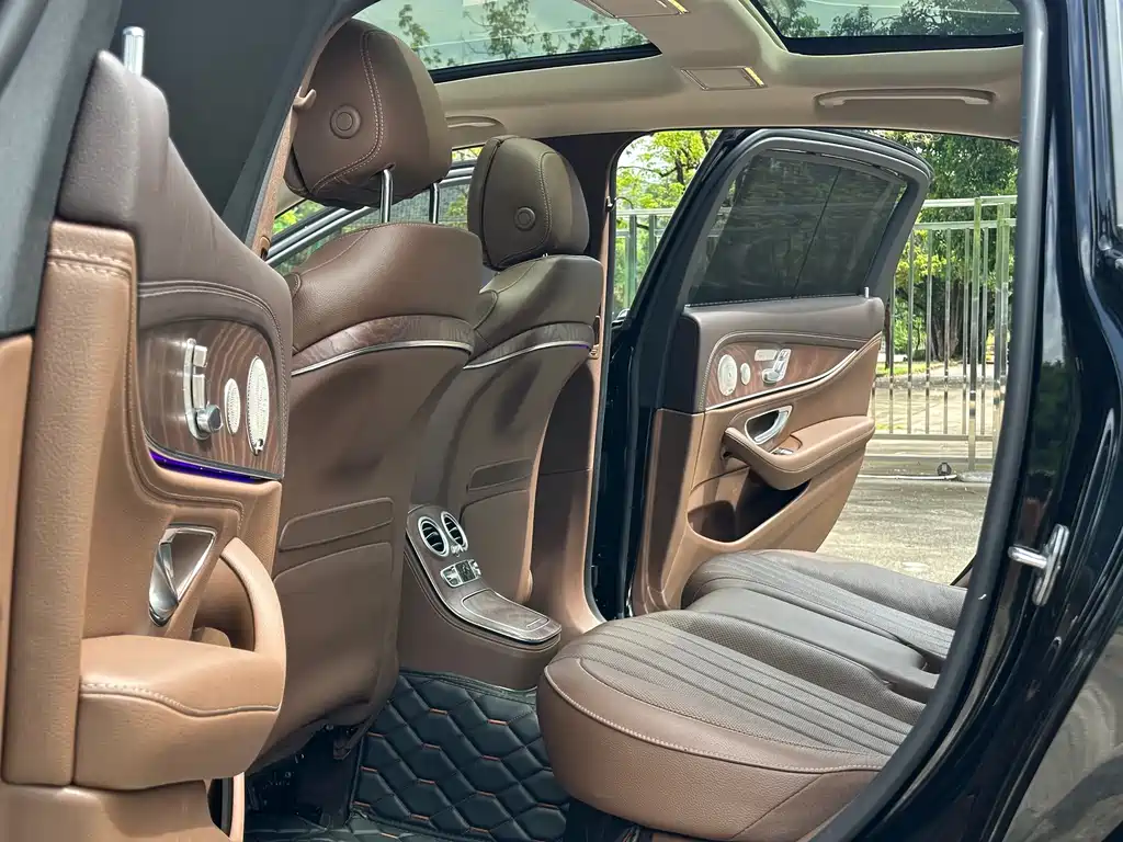 Mercedes-Benz E-Class Facelift E 300 L Distinguished