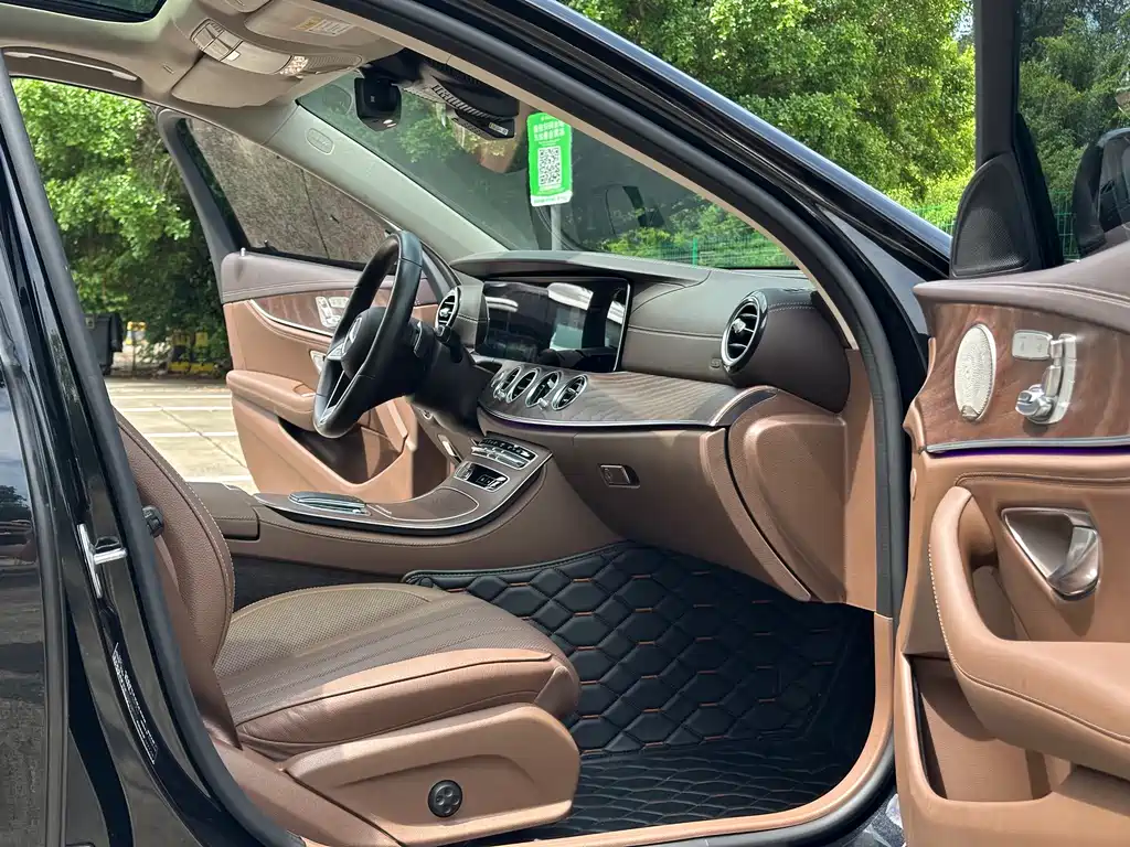 Mercedes-Benz E-Class Facelift E 300 L Distinguished