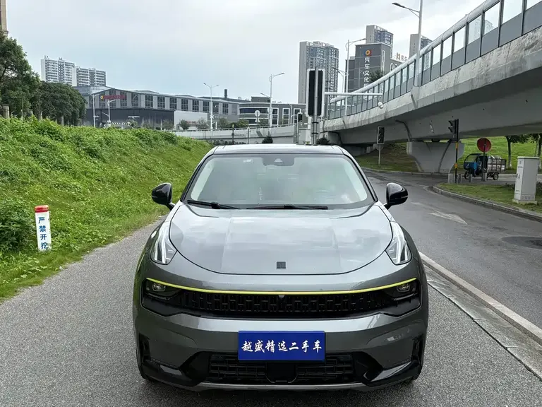Lynk & Co 05 2.0 TD 2 WD Shine Halo
