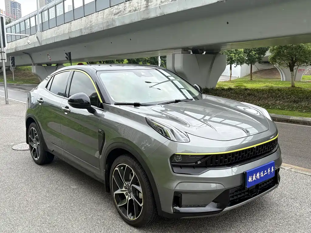 Lynk & Co 05 2.0 TD 2 WD Shine Halo