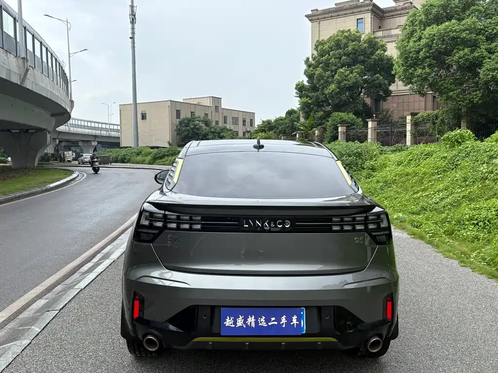 Lynk & Co 05 2.0 TD 2 WD Shine Halo