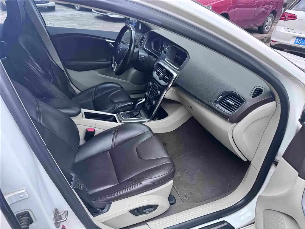 Volvo V40 1.6 T Smart Grace
