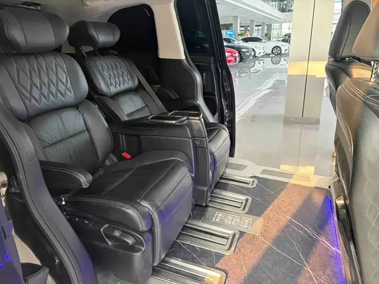 Honda Elysion 2.0 L Hybrid Luxury