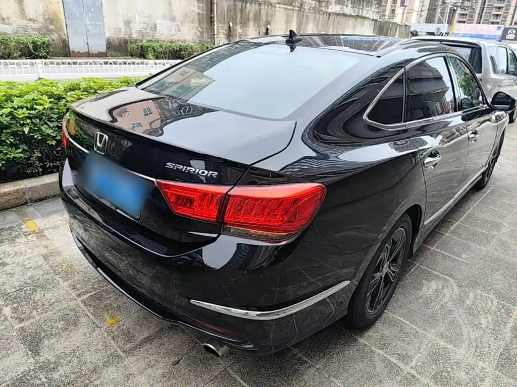Spirior 2.4 L Distinguished