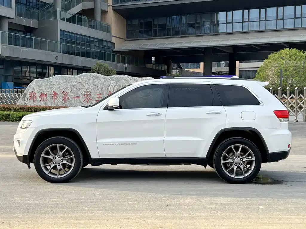 Grand Cherokee (Import) 3.0 L Elite Navigation