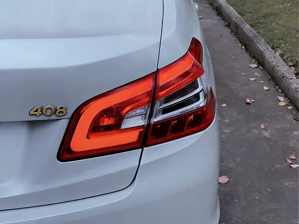 Peugeot 408 1.8 L Auto Luxury