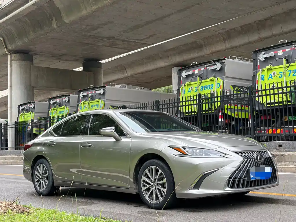 Lexus ES 200 Outstanding