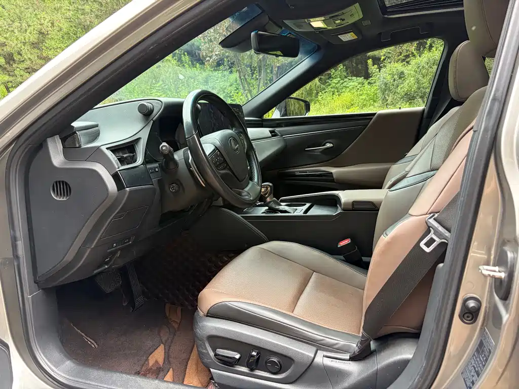 Lexus ES 200 Outstanding