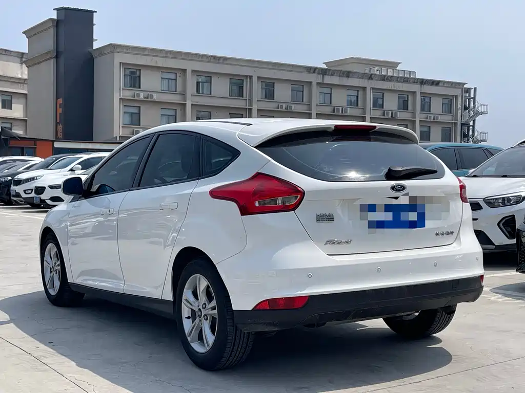 Focus Hatchback 1.6 L Auto Comfort