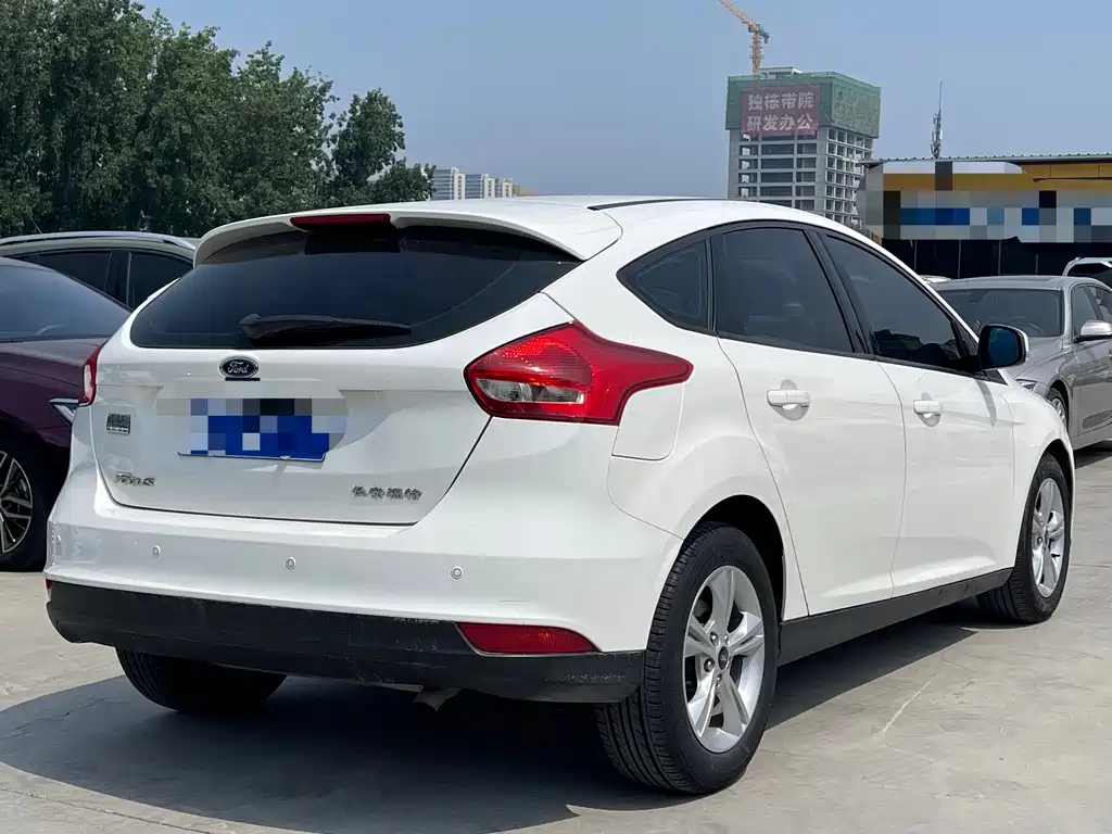 Focus Hatchback 1.6 L Auto Comfort