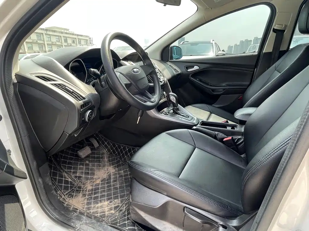 Focus Hatchback 1.6 L Auto Comfort
