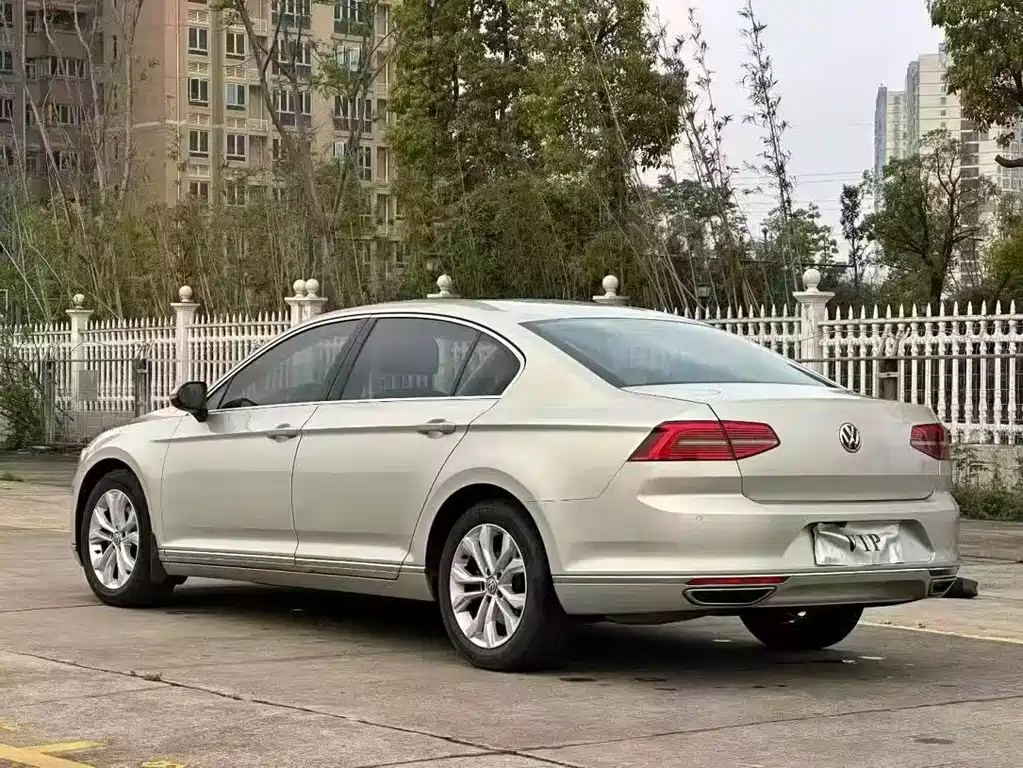 Magotan 330 TSI DSG Luxury