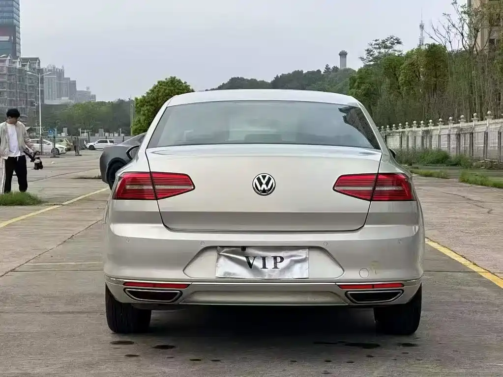 Magotan 330 TSI DSG Luxury