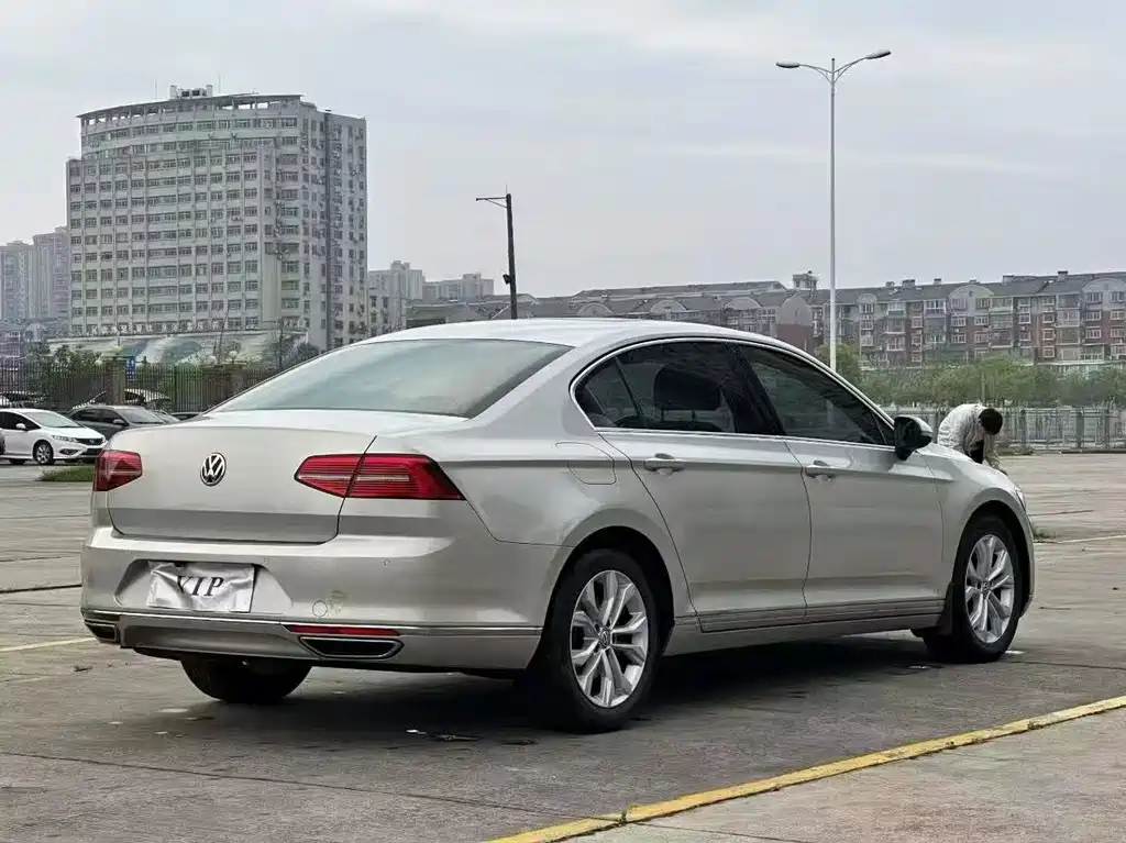 Magotan 330 TSI DSG Luxury