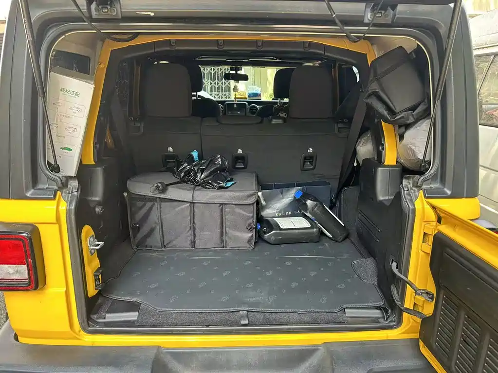 Wrangler 2.0 T Sahara 4-door CN-V