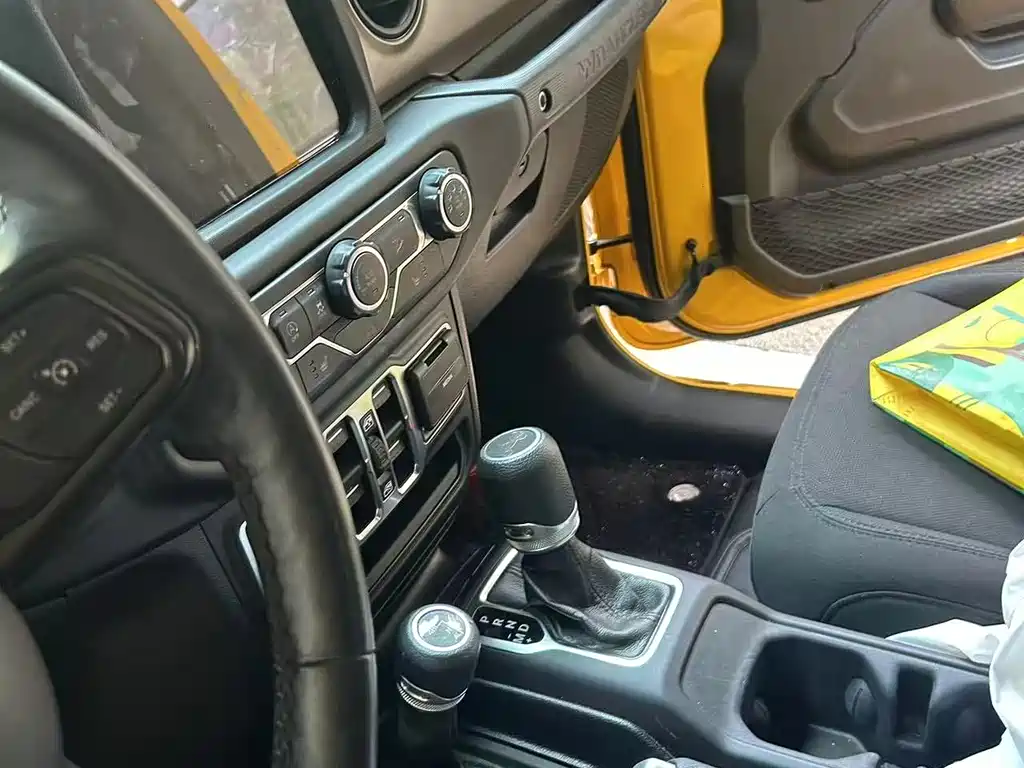 Wrangler 2.0 T Sahara 4-door CN-V