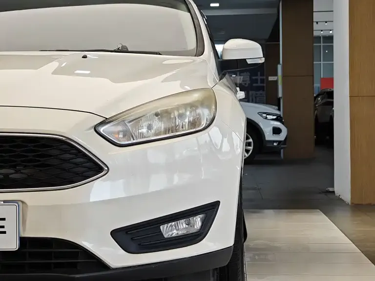 Ford Focus Hatchback 1.6 L Auto Comfort