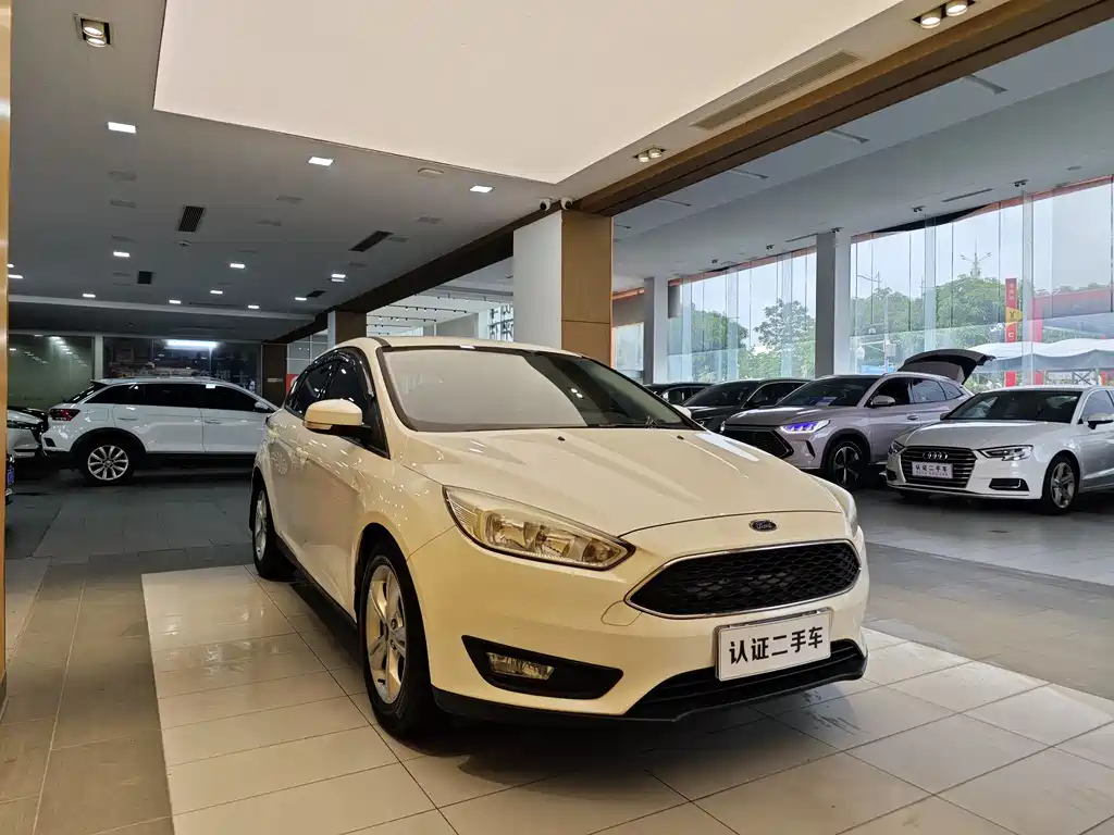 Focus Hatchback 1.6 L Auto Comfort