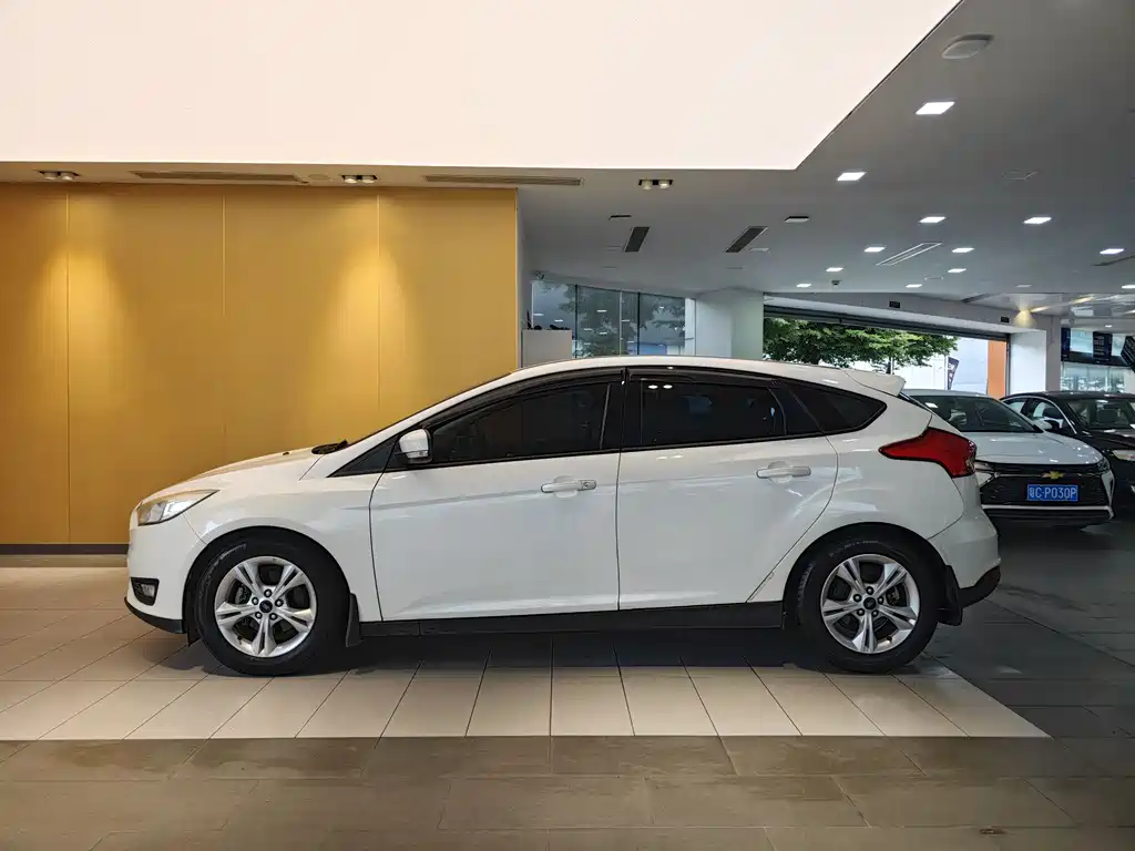 Focus Hatchback 1.6 L Auto Comfort