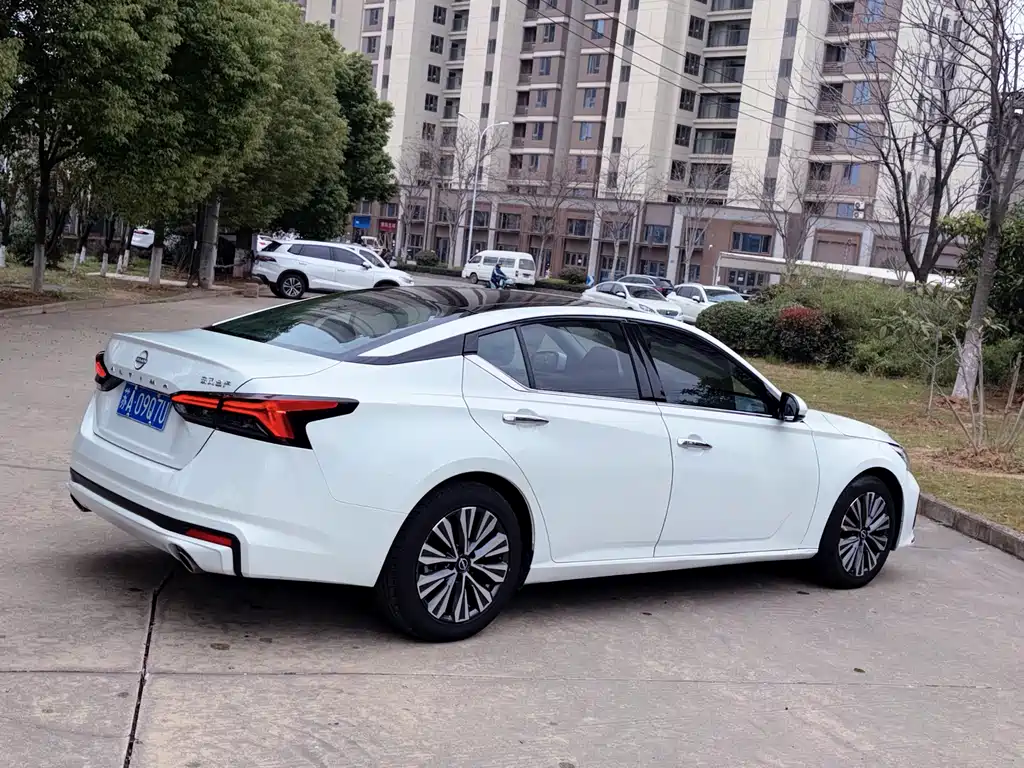 Teana 2.0 L XL-TLS Joy