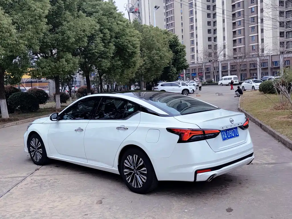 Teana 2.0 L XL-TLS Joy