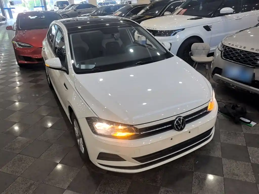 Polo Plus 1.5 L Auto Colorful Tech