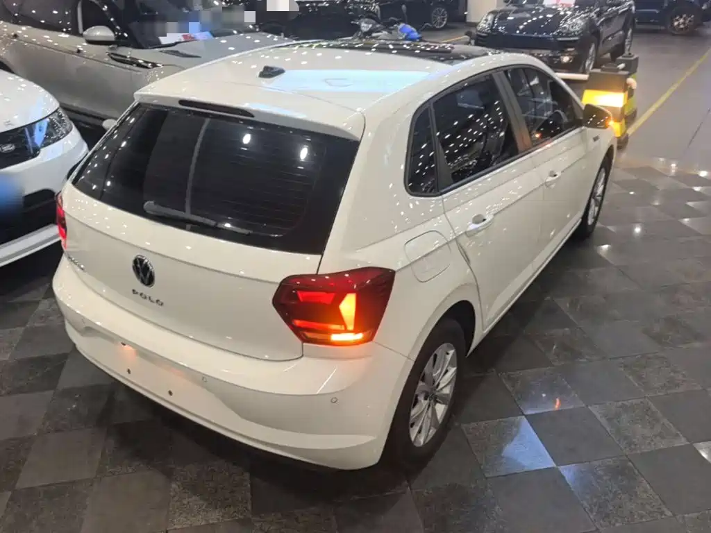 Polo Plus 1.5 L Auto Colorful Tech