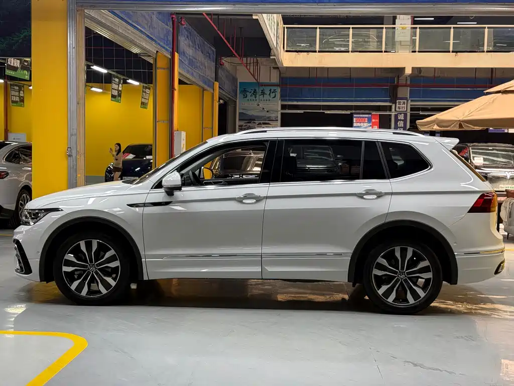 Tiguan L 330 TSI Auto 2 WD R-Line Premium
